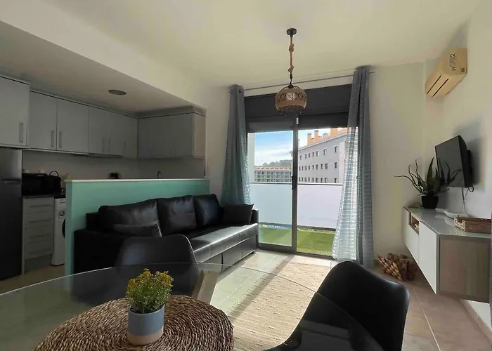 Bonito Piso Con Terraza Y Piscina, Cerca Del Mar *