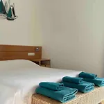 Bonito Piso Con Terraza Y Piscina, Cerca Del Mar Apartamento *