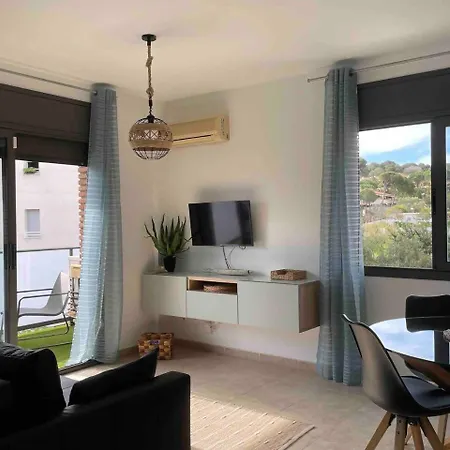 Bonito Piso Con Terraza Y Piscina, Cerca Del Mar *