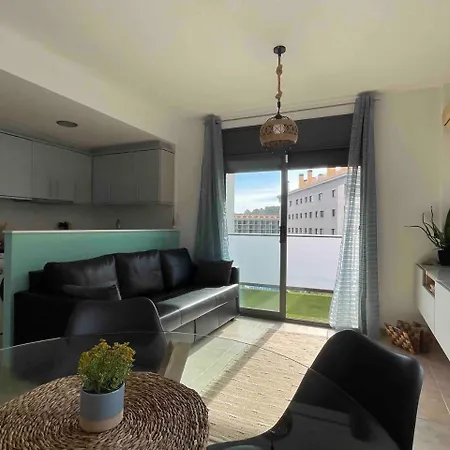 Bonito Piso Con Terraza Y Piscina, Cerca Del Mar *